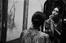 portrait of a girl in a Japanese interior / ***