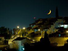 Moon Roof / ***