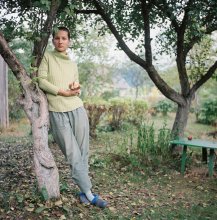under the apple tree / *****