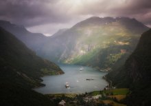 Cloudy harbor / ***