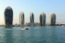 Sanya / ***