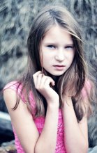 All too lovely child / ***