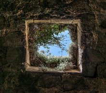 Window to the sky / ***
