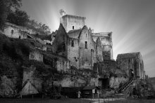 Ruins / ***