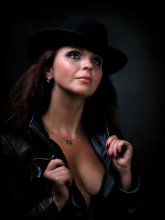 Lady in Hut ... / ********************