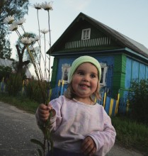 portrait of a girl with daisies 2 / ********