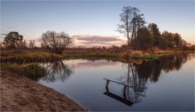 Autumn evening by the river / ***