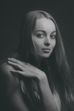  / ***