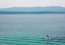 Girl with a paddle / ***