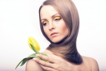 Girl with tulip / ***