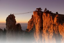 Dawn over the precipice / ***
