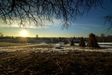 Sonnenaufgang im Dorf meines Großvaters / ***