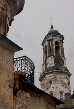 Clock Tower / ***