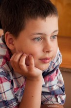 Augen leuchteten auf und ein lebhaftes Interesse / ***