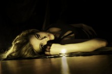 Witch plays / ***