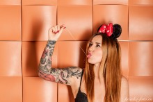 Cud / tattoo girl and gum