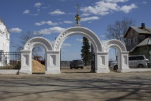 Gate / ***