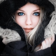  / ***