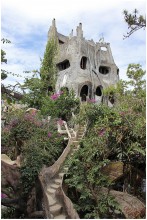 Hotel Crazy House. / ***