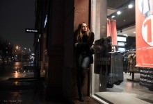  / ***