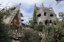 Tale "Krezi House" / ***