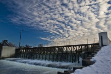 Dam / ***