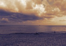 Under the sunset (her father was the child ran) / ***