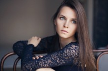  / ***