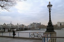 Blick auf die Themse und Hungerford Bridge / ***