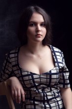  / ***