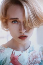  / ***