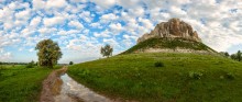 Quiet clouds floated / ***