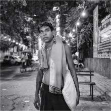 At night the streets Delhi / ***