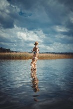 Girl and seagull / ***