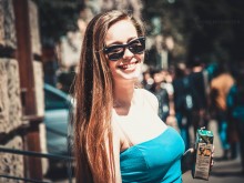  / ***