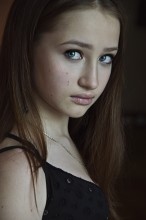  / ***