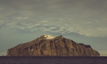 Island / ***