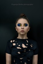  / ***