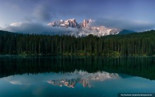 Silent reflection. / ***