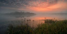Dawn with fog on the river / ***