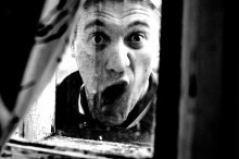 Shout / ***