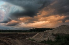 Und über dem trüben Erde, Himmel voller Sturm ... / ***