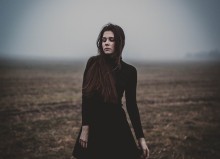 Girl in a misty field / ***