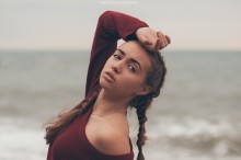  / ***