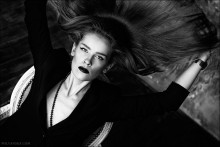 Black / ***