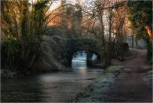... Über die alte Brücke und das Wasser gefror ... / ***