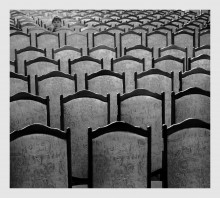 The spectator in the ninth row / ***