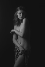  / ***