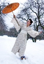 Under the umbrella / ***