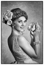 Girl with peonies / \\\\\